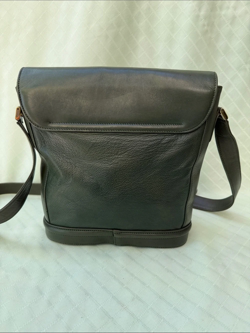 Vintage Deep Green Gucci Leather Classic Shoulder Bag with Suede Lining